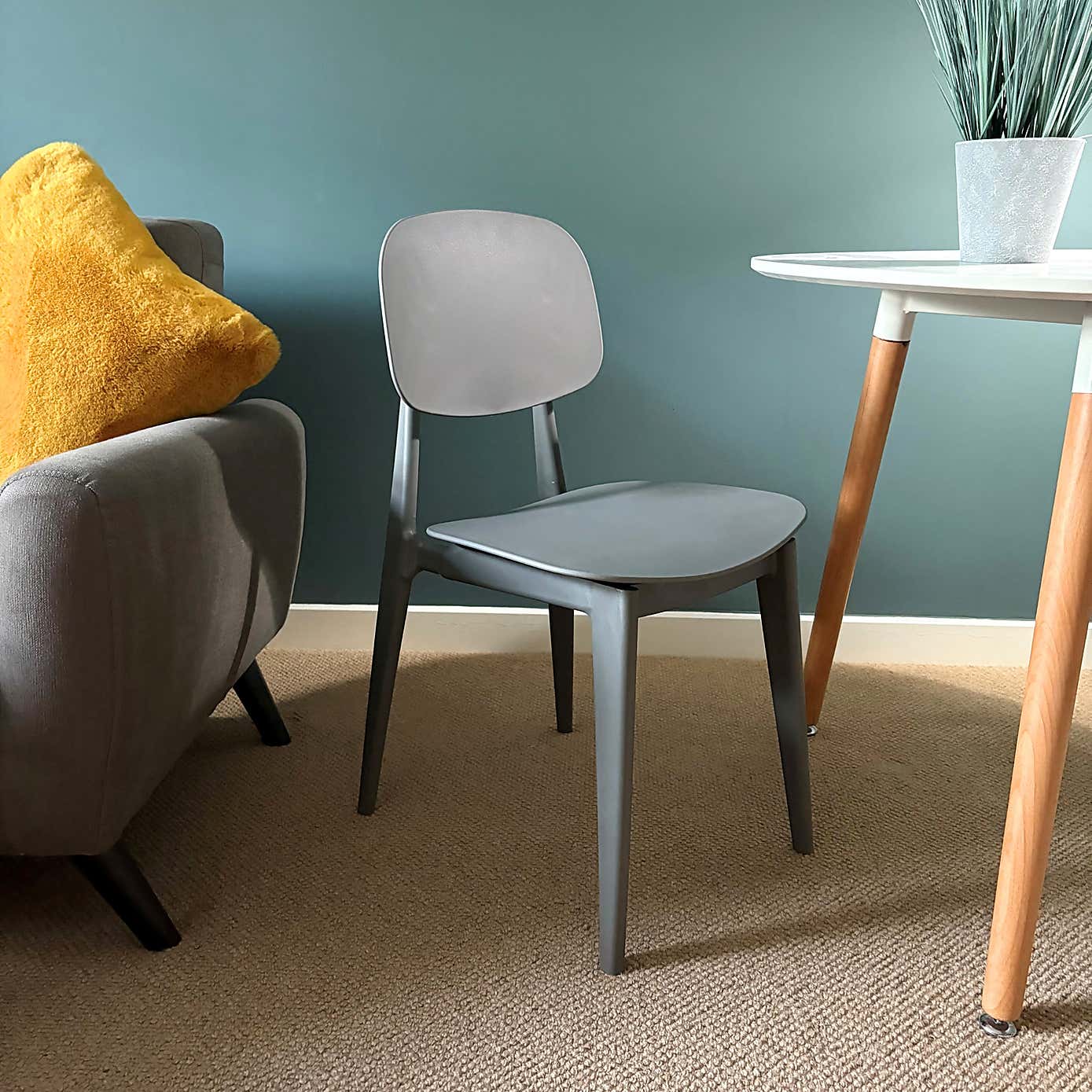 Fusion Living Oslo Plastic Dining Chair