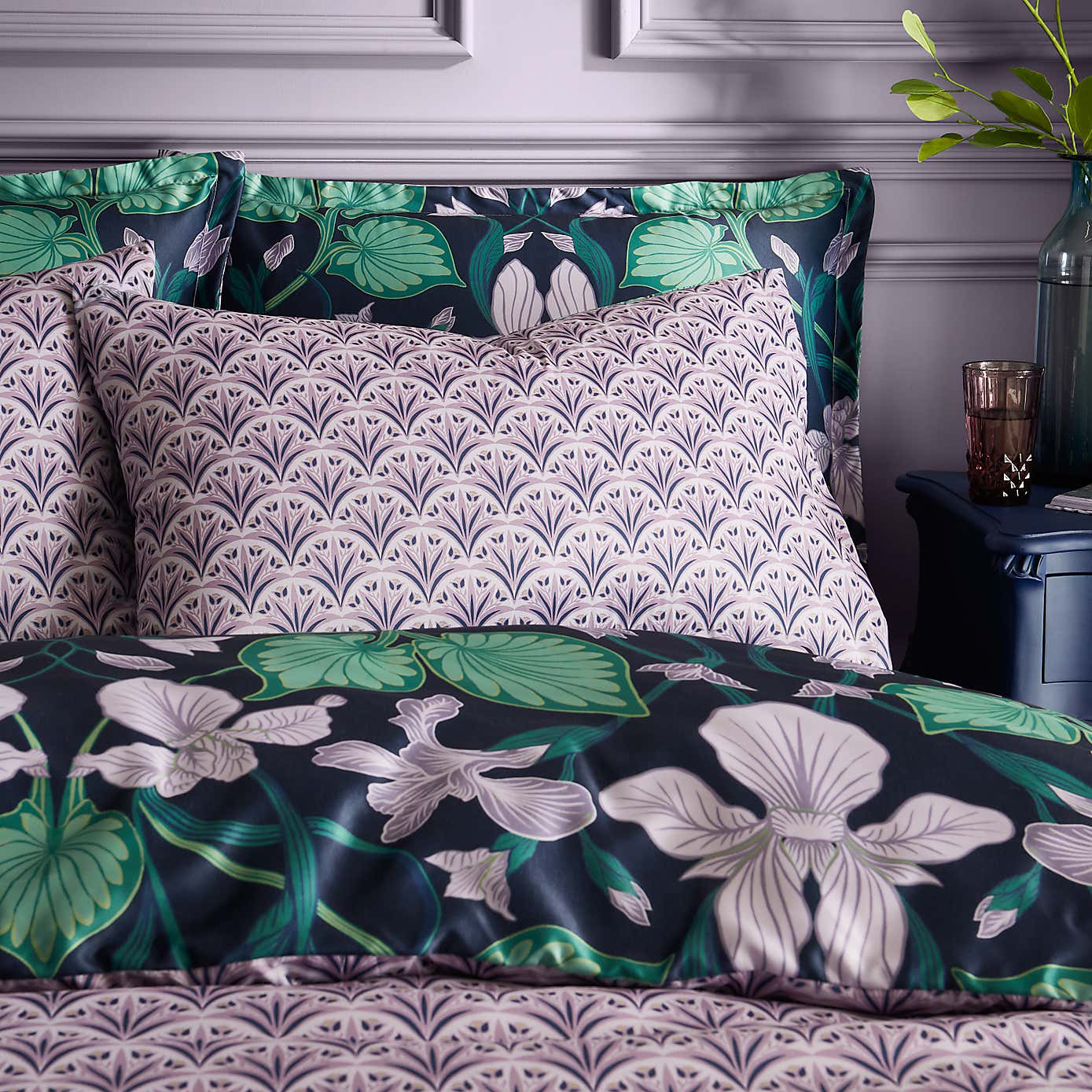 Nouveau Iris Duvet Cover and Pillowcase Set