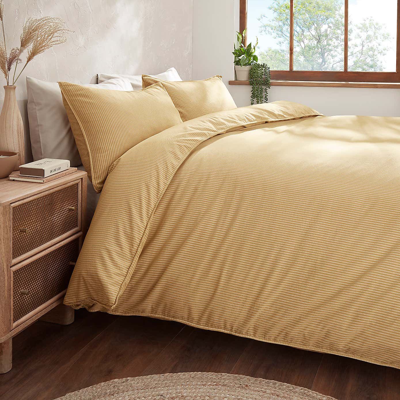 Harlem Narrow Stripe Duvet Cover & Pillowcase Set