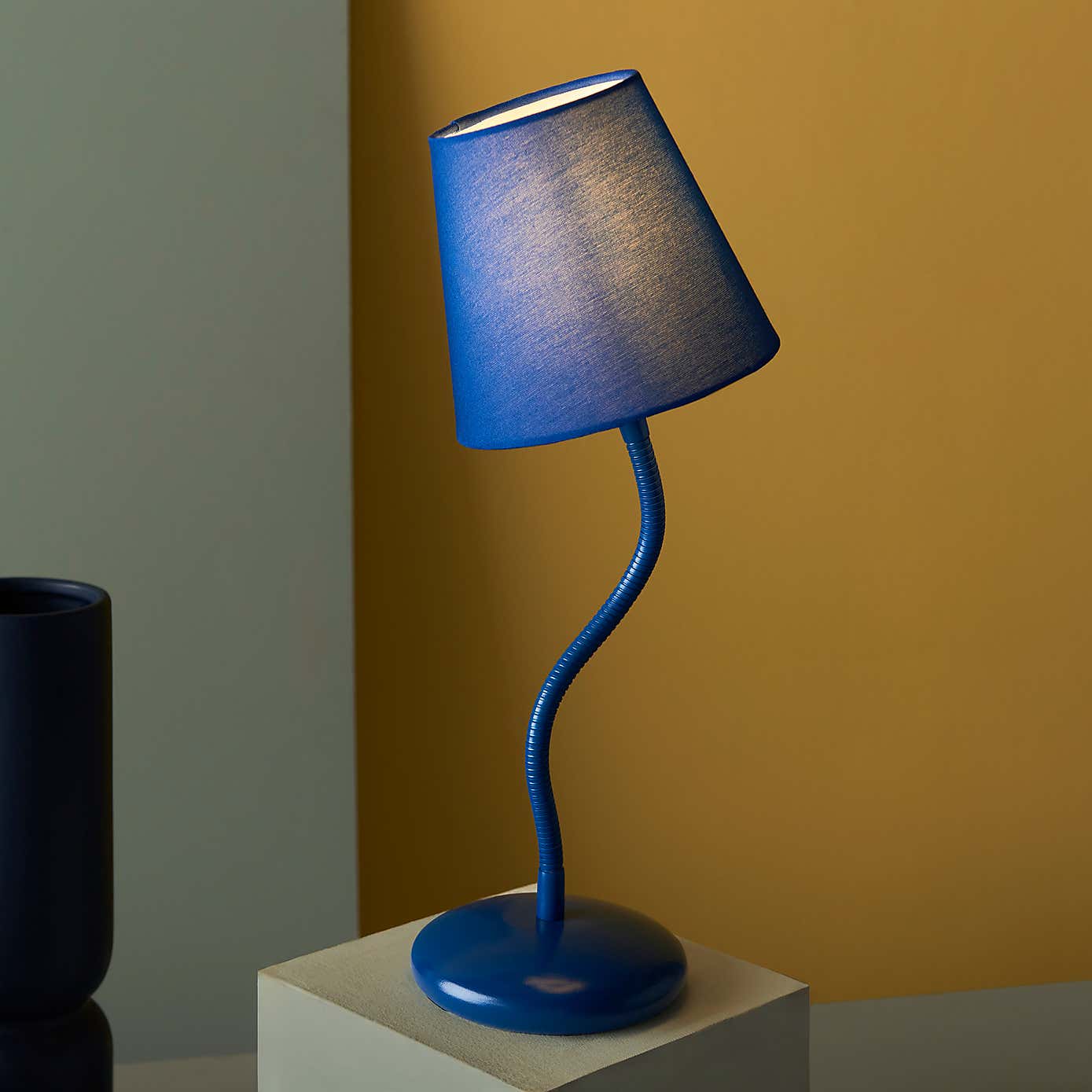 Boogi Metal Adjustable Table Lamp