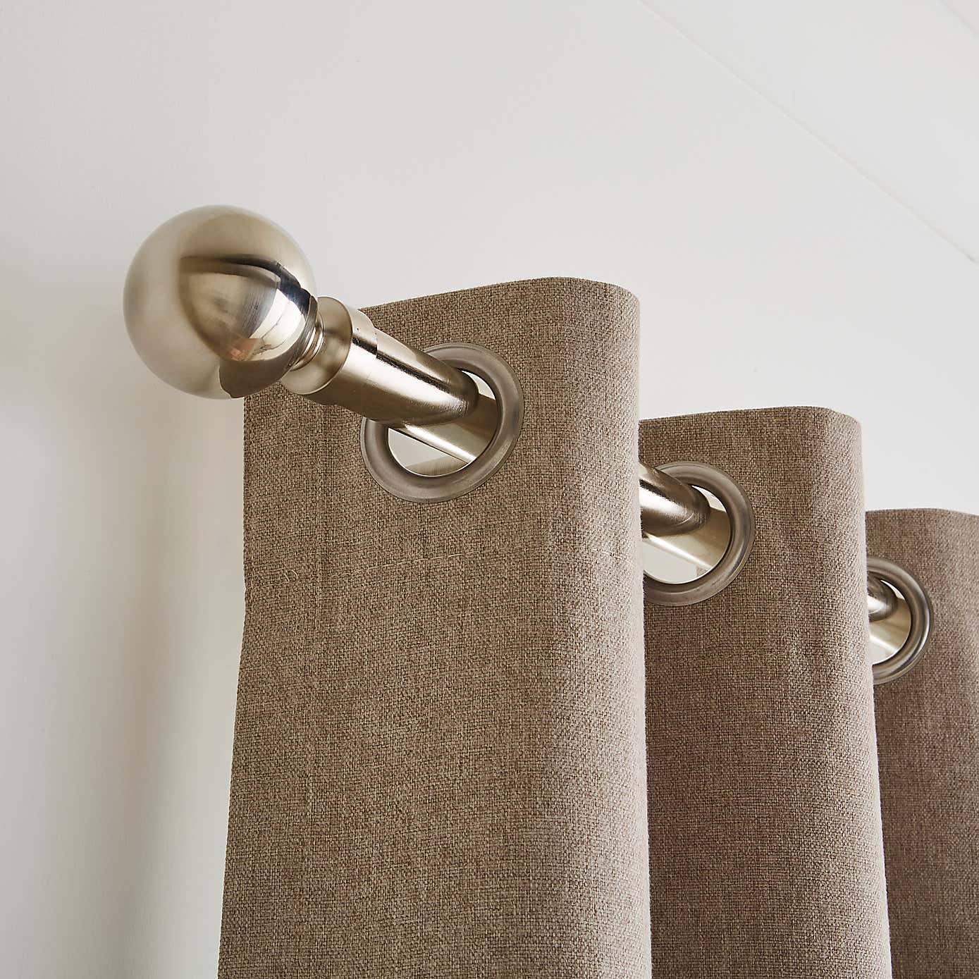 Ashton Metal Extendable Eyelet Curtain Pole