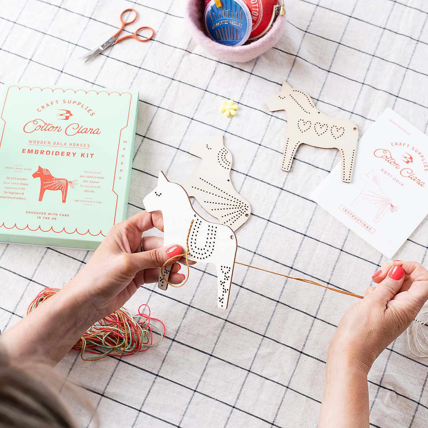 Cotton Clara Dala Horses Embroidery Board Kit