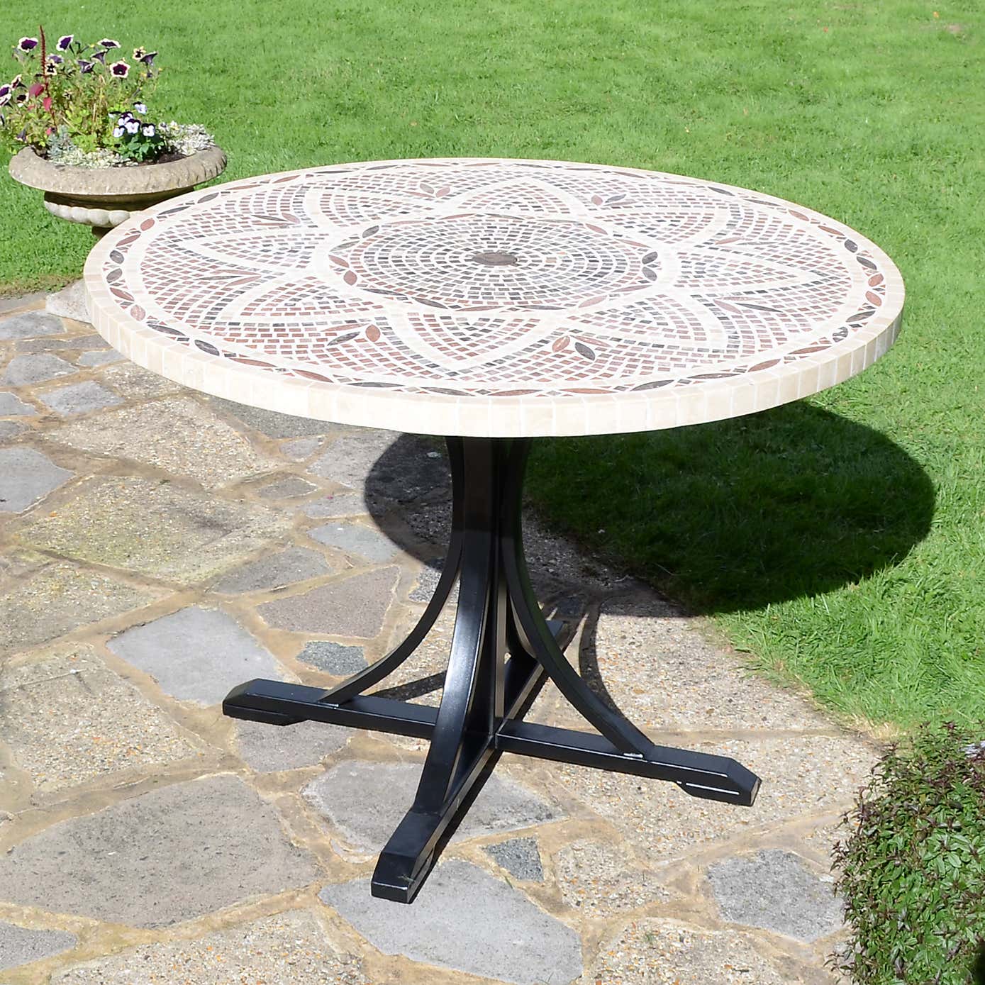 Byron Manor Madison Round Dining Table