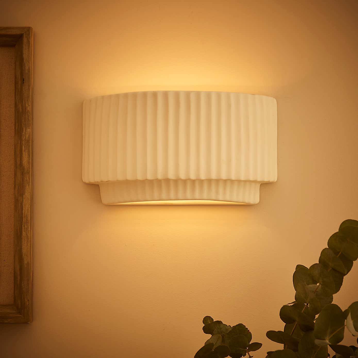 Aivon Ribbed Dimmable Wall Light