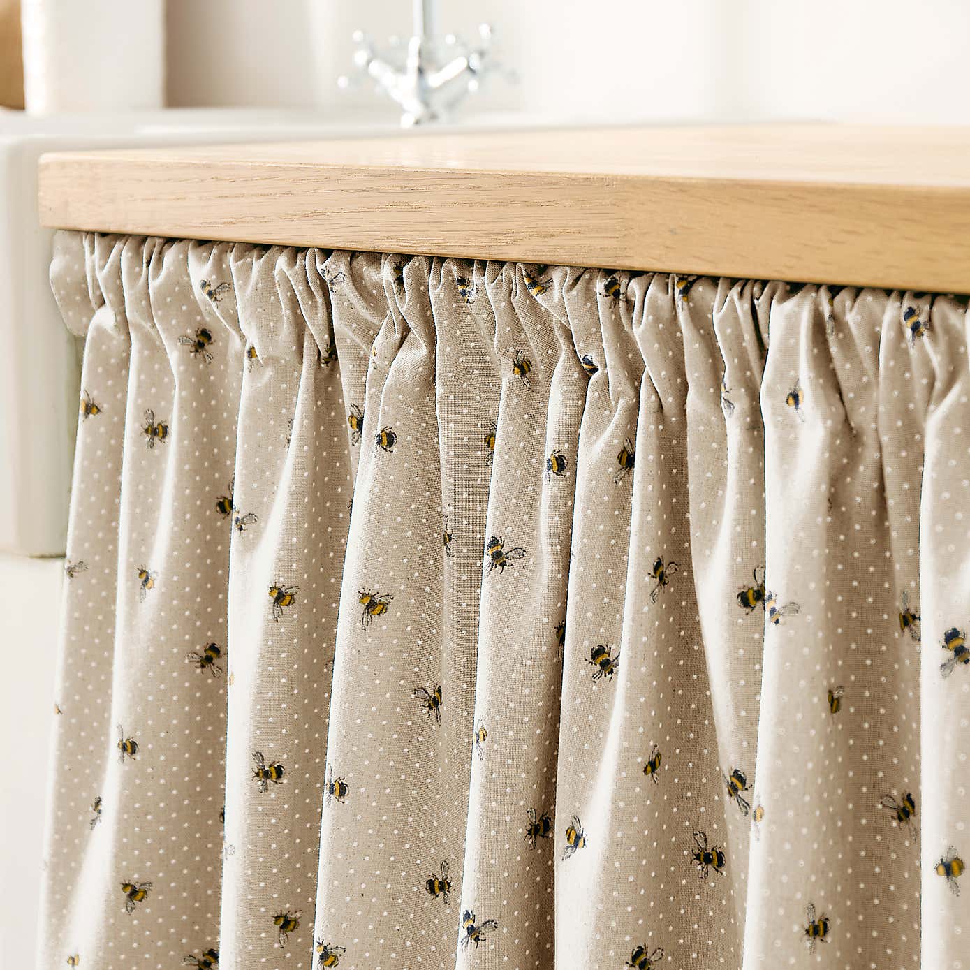 Bees Undercounter Unlined Slot Top Single Curtain