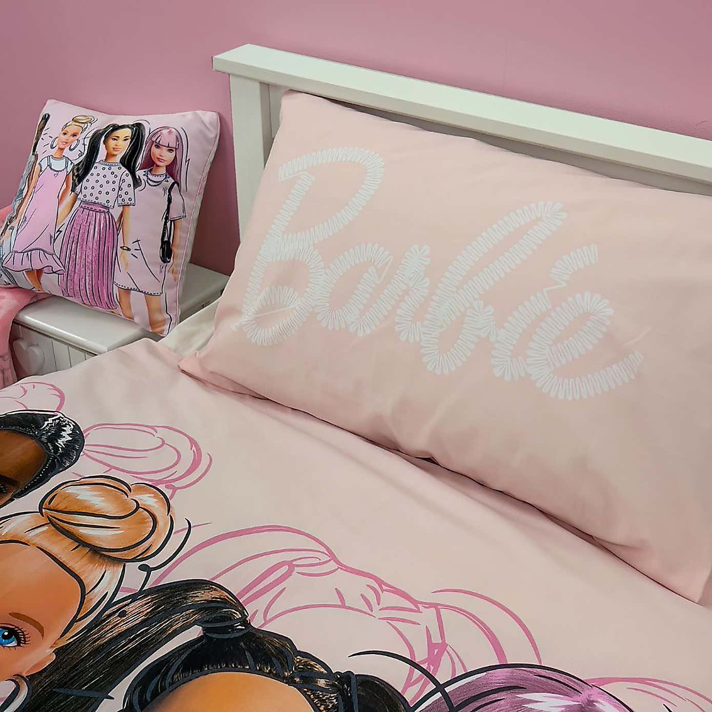 Barbie Figures Duvet Cover & Pillowcase Set, Single