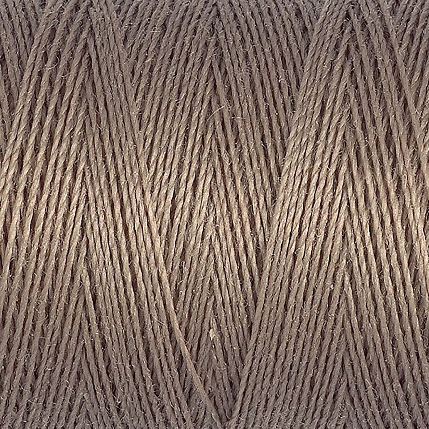 Gutermann Sew All Thread Dusky Fawn (199)