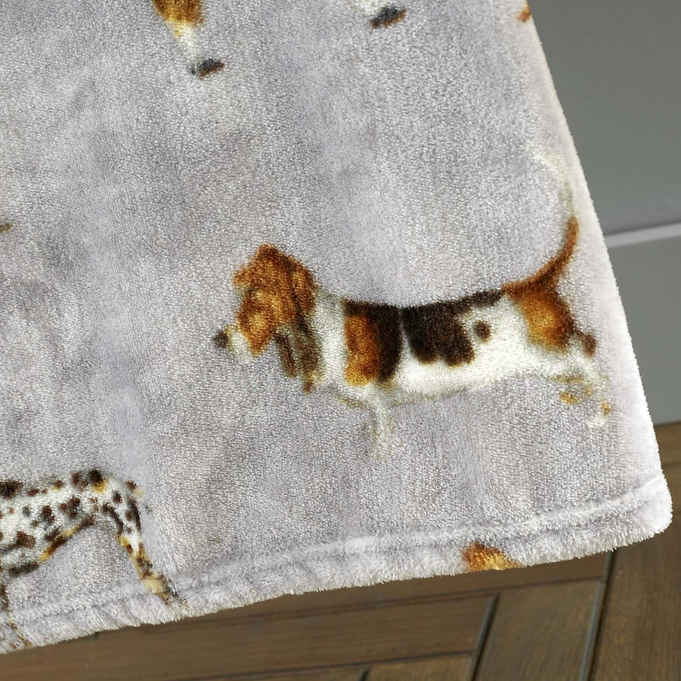Catherine Lansfield Country Dogs Printed Fleece Throw 130cm x 170cm