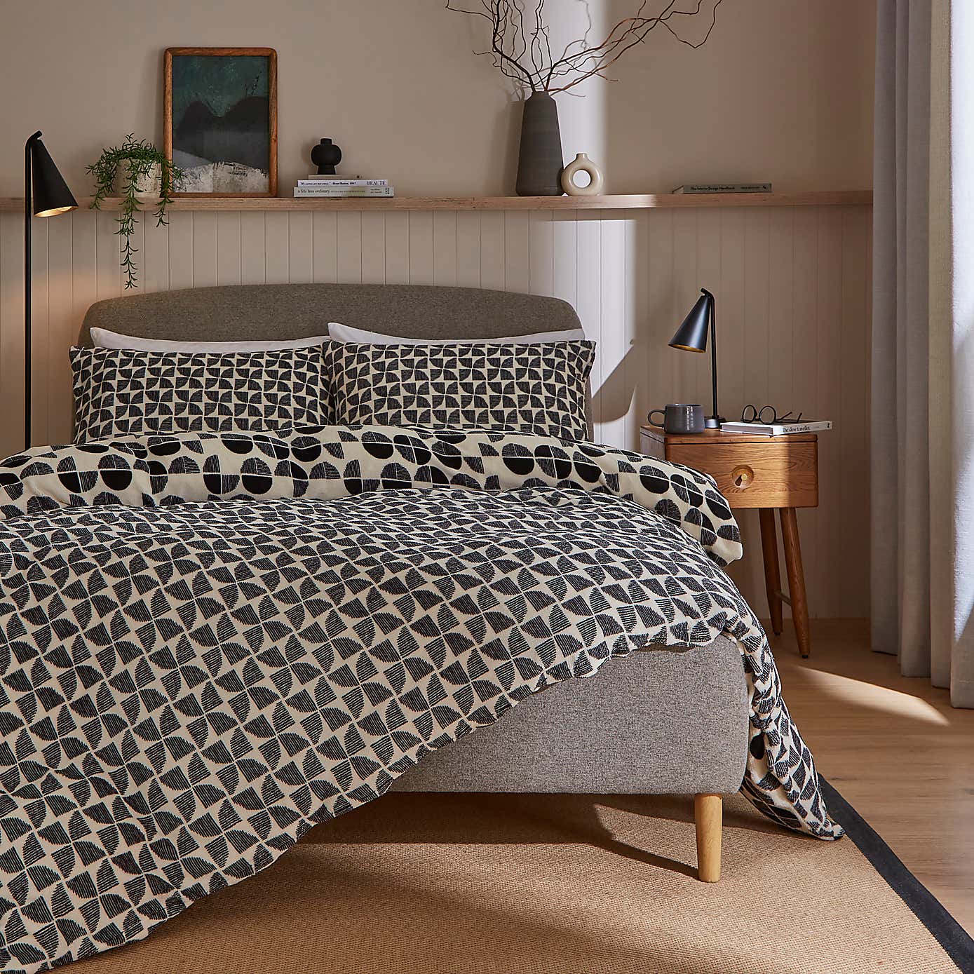 Mono Circles Fleece Duvet Cover and Pillowcase Set