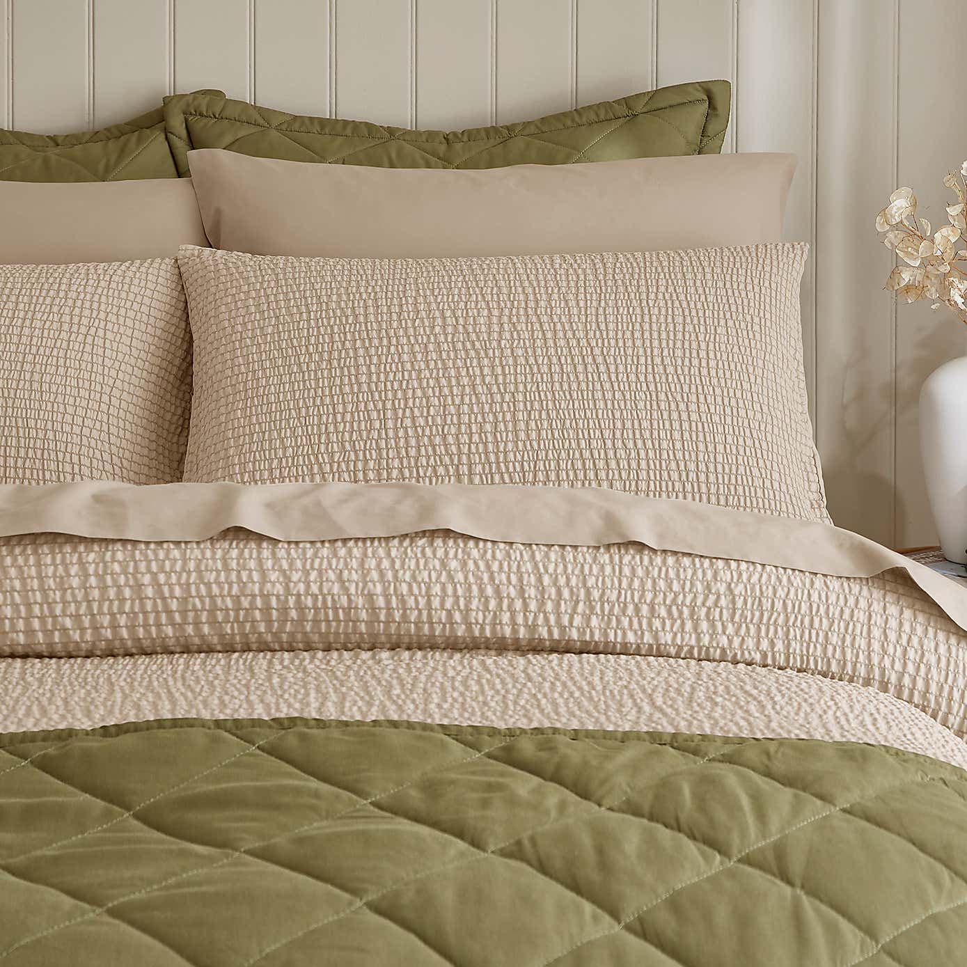 Larken Seersucker Duvet Cover and Pillowcase Set