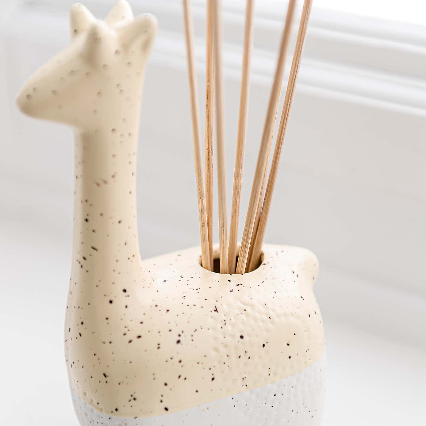 Vanilla Bean & Pepper Giraffe Diffuser