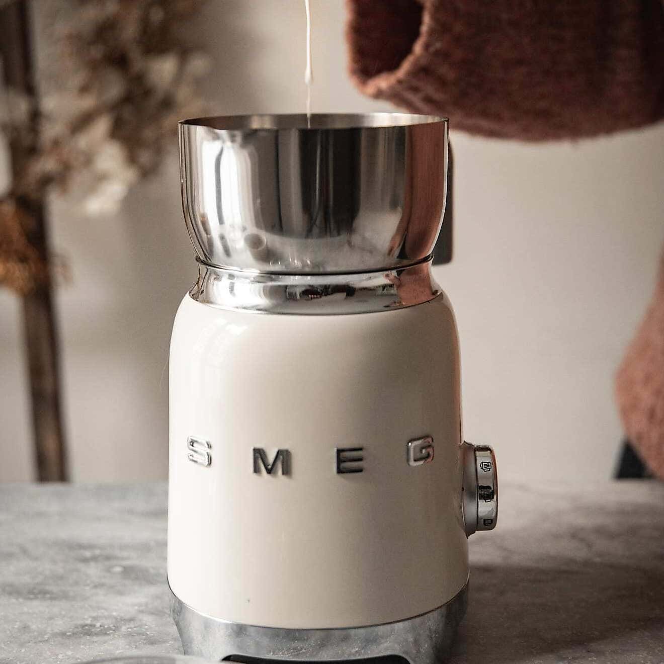 SMEG Milk Frother