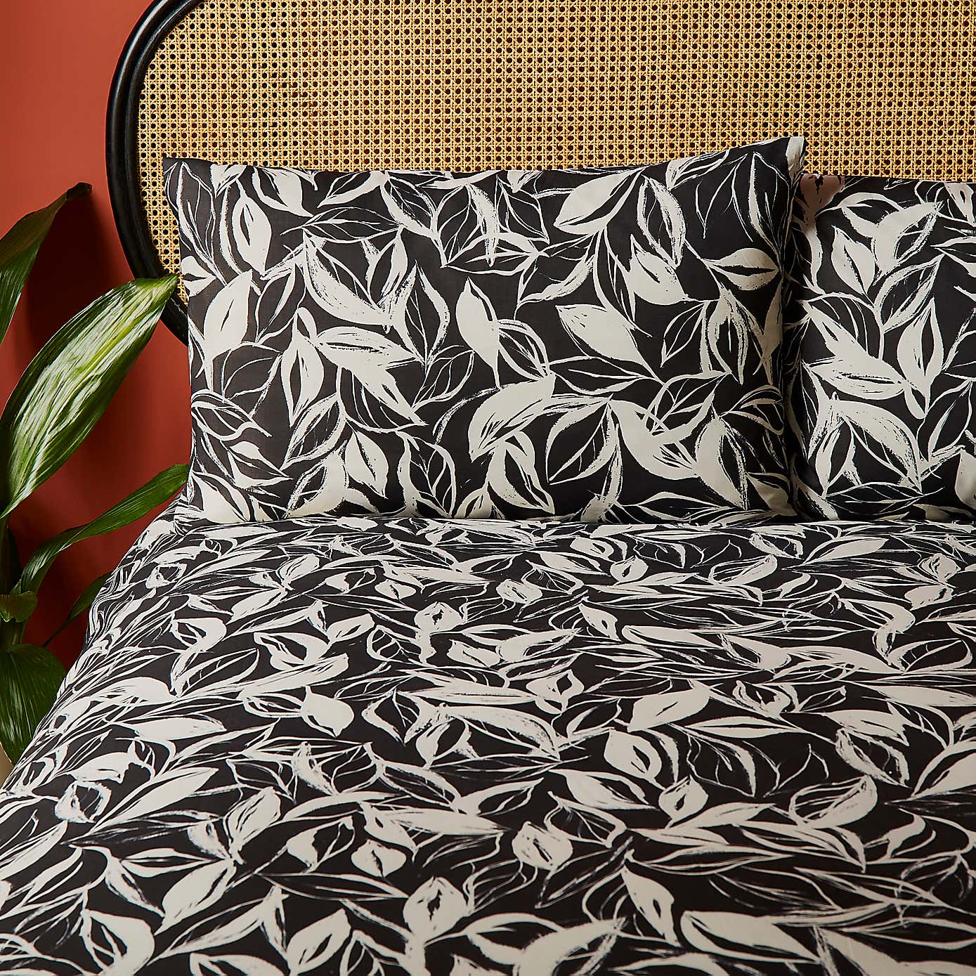 Sketched Leaf 144 Thread Count Reversible Cotton Duvet Cover & Pillowcase Set