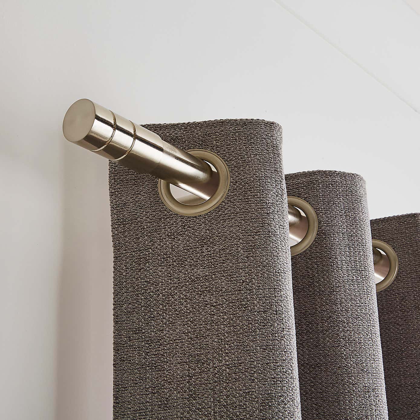 Cylinder Extendable Metal Eyelet Curtain Pole