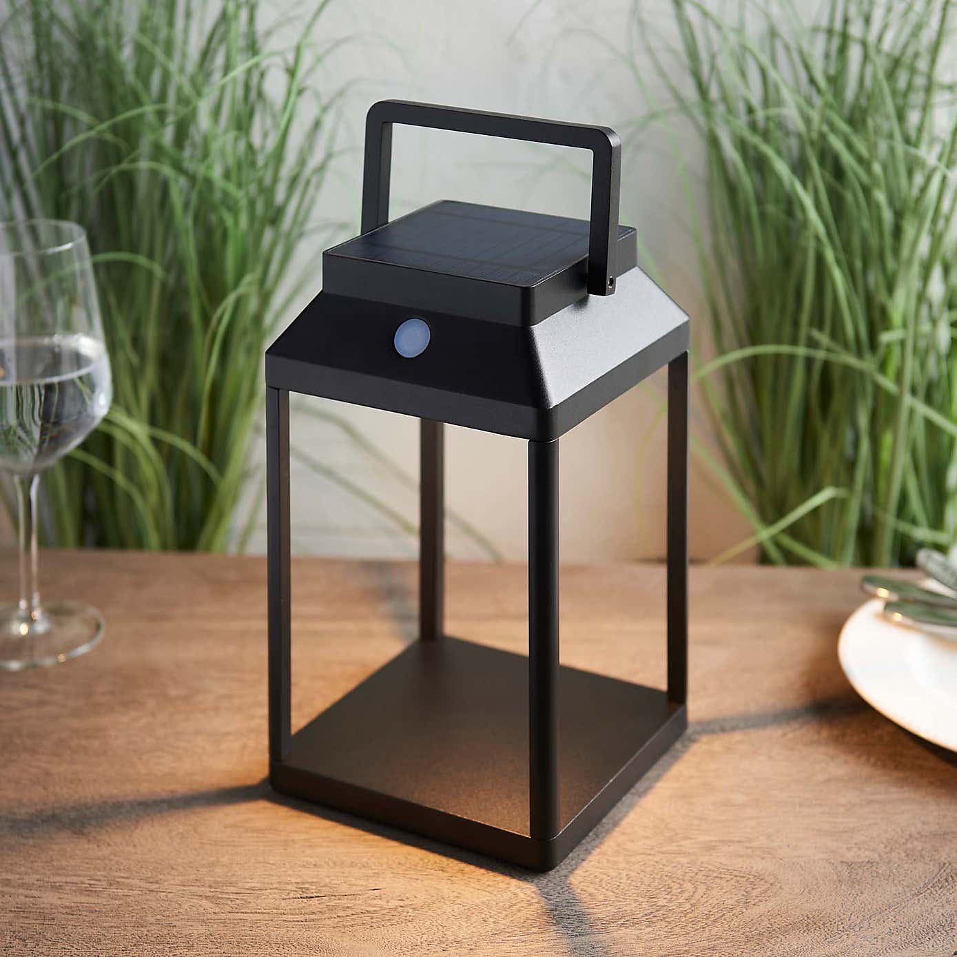 Vogue Jaylen 25cm Outdoor Solar USB Table Light