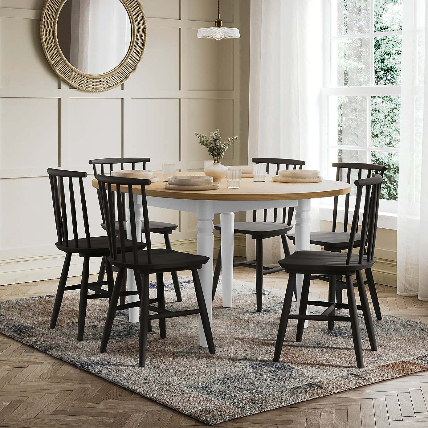 Pip 4-6 Seater Round to Oval Extendable Dining Table