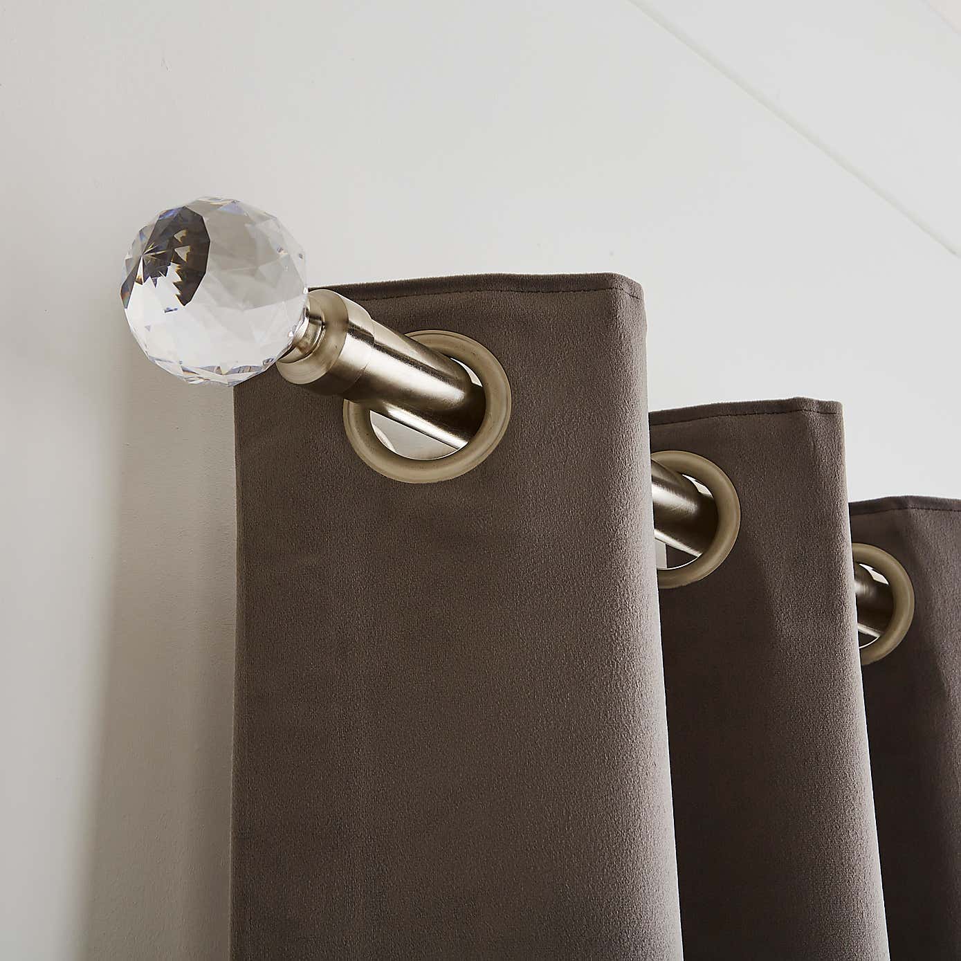 Faceted Ball Extendable Metal Eyelet Curtain Pole