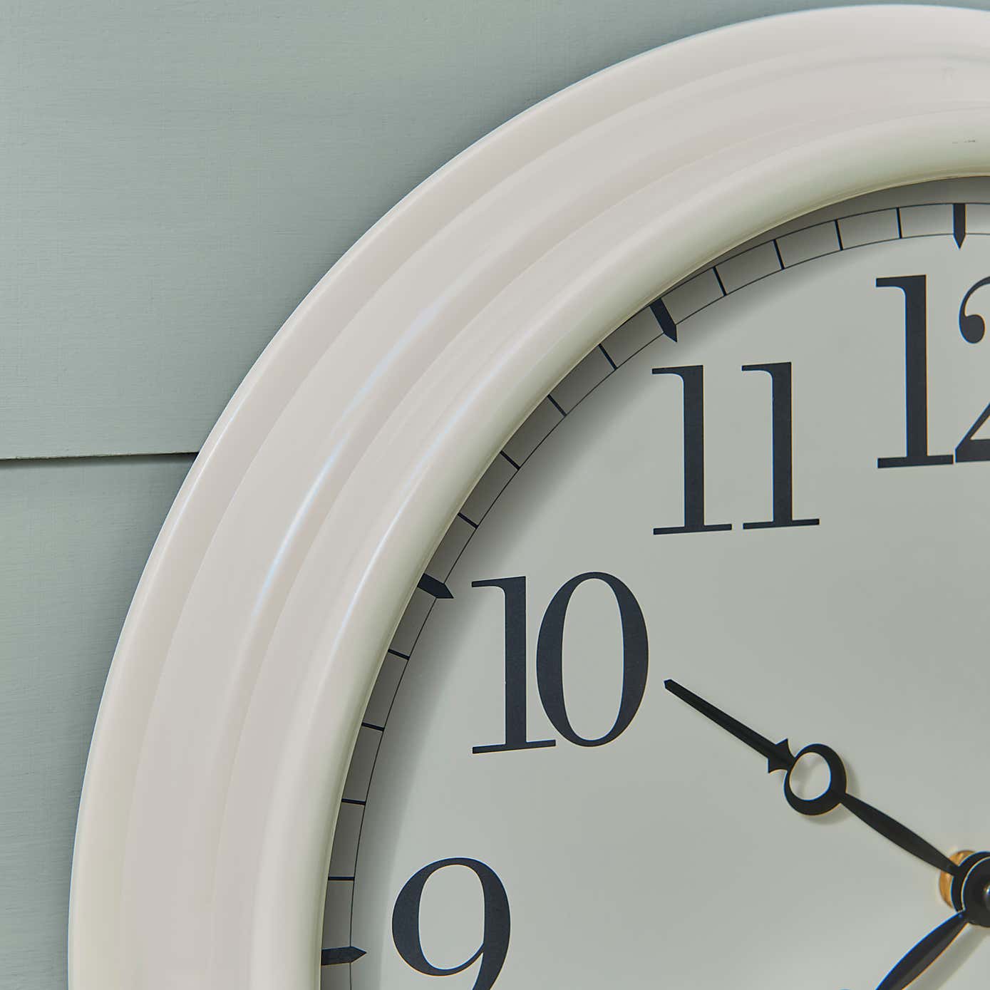 Indoor Outdoor Country Cream Clock 40cm