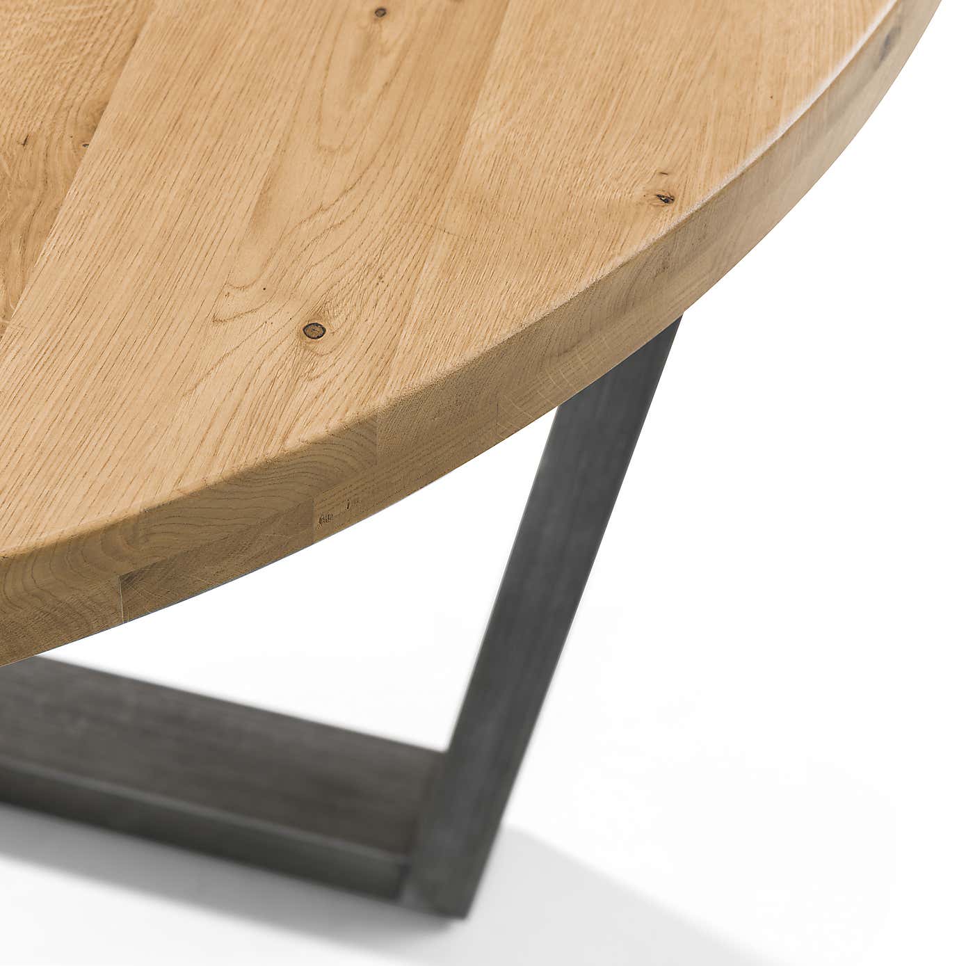 Brooklyn Round Dining Table with 4 Monroe Chairs