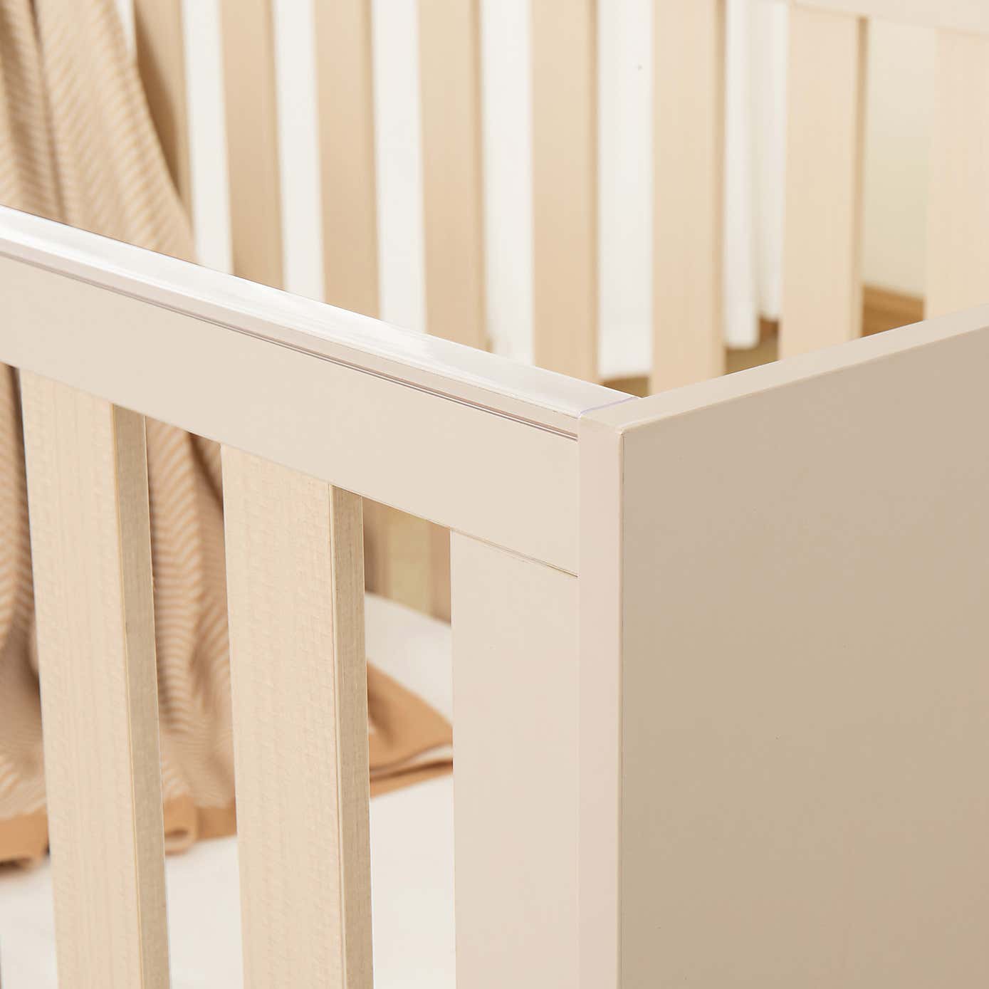 Dante Cot Bed