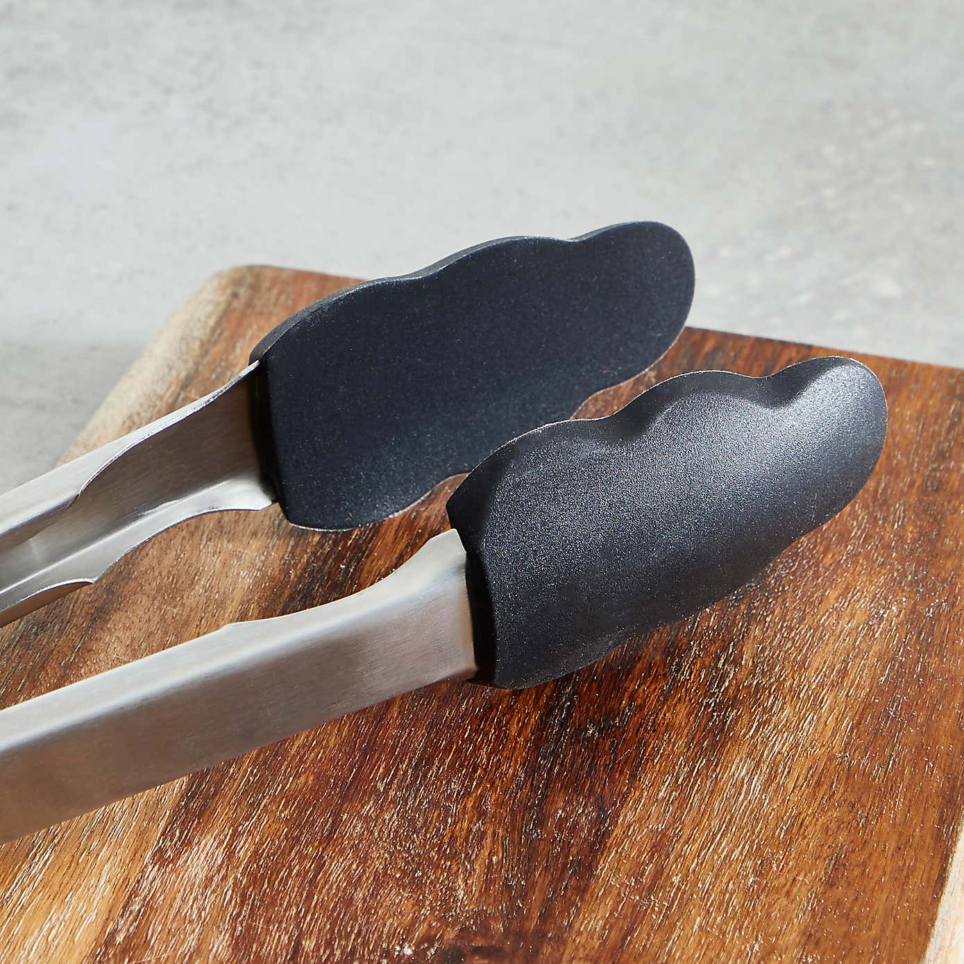 Professional Tongs with Locking Mechanism