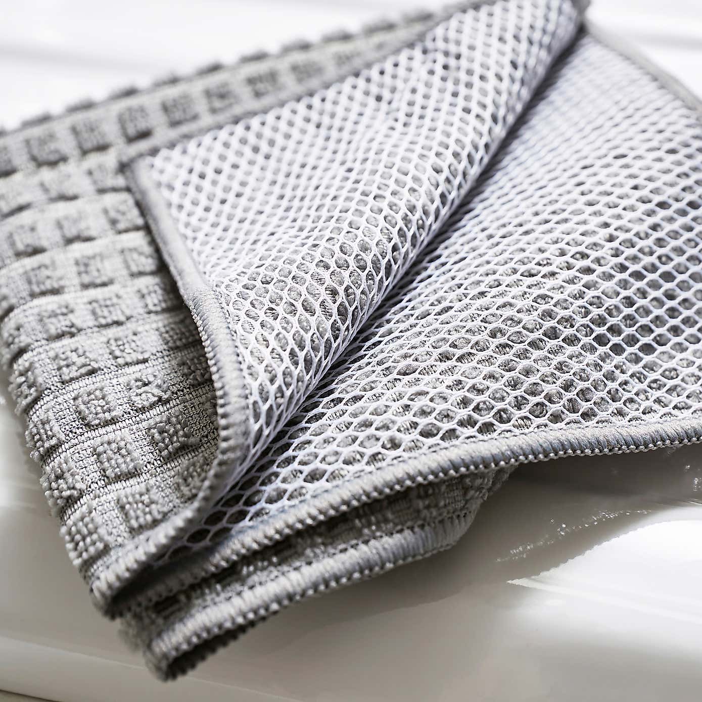 Pack of 4 Microfibre Cloths with Scrubber