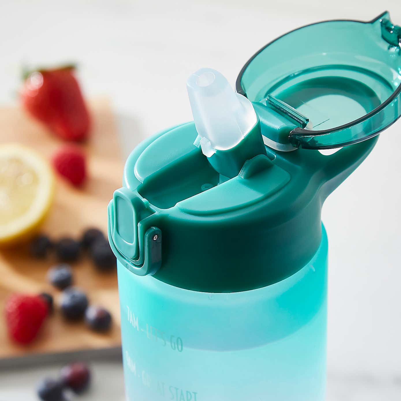 Ombre 900ml Water Tracker Bottle