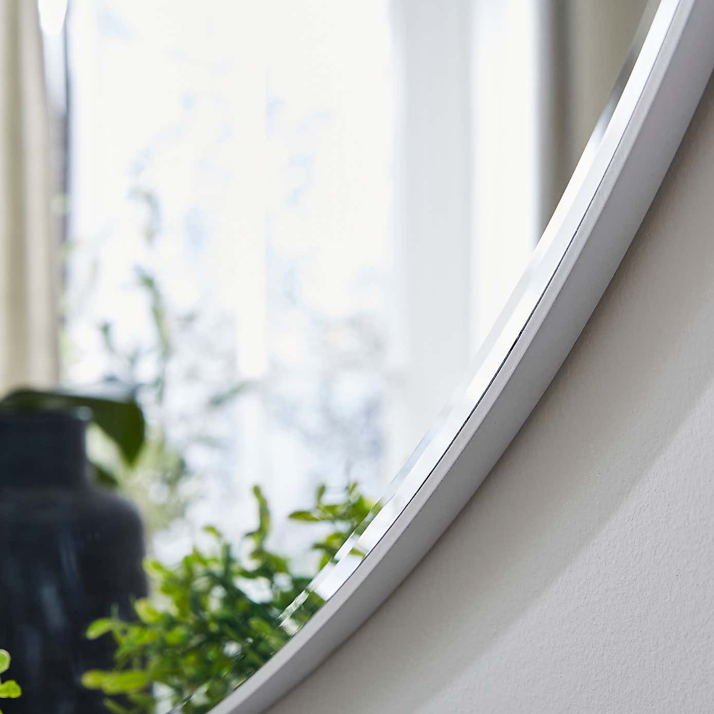 Apartment Round Frame Wall Mirror