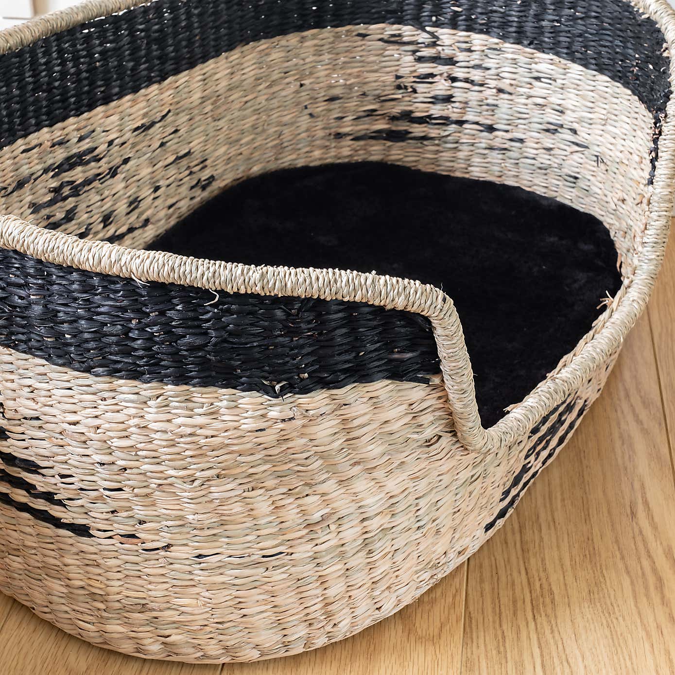 Black & Natural Seagrass Pet Bed