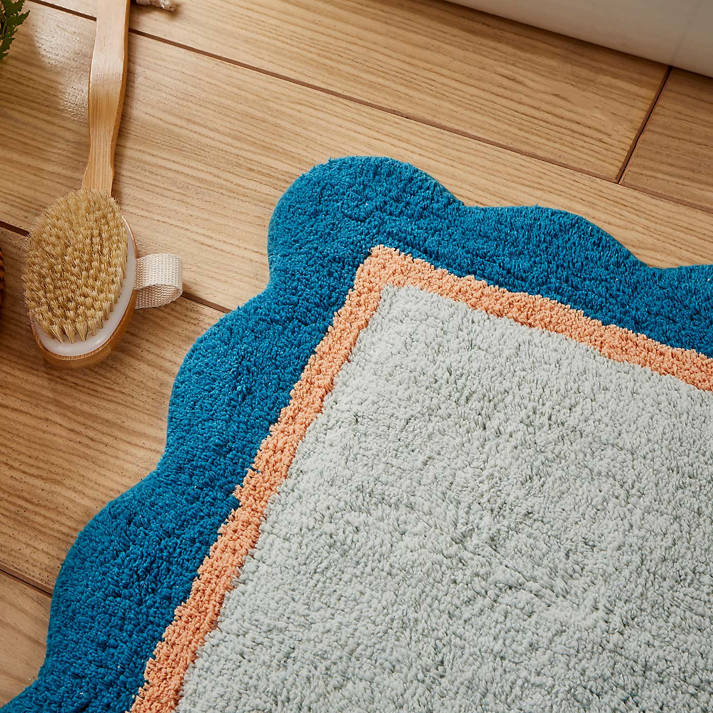Heart and Soul Scallop Bath Mat