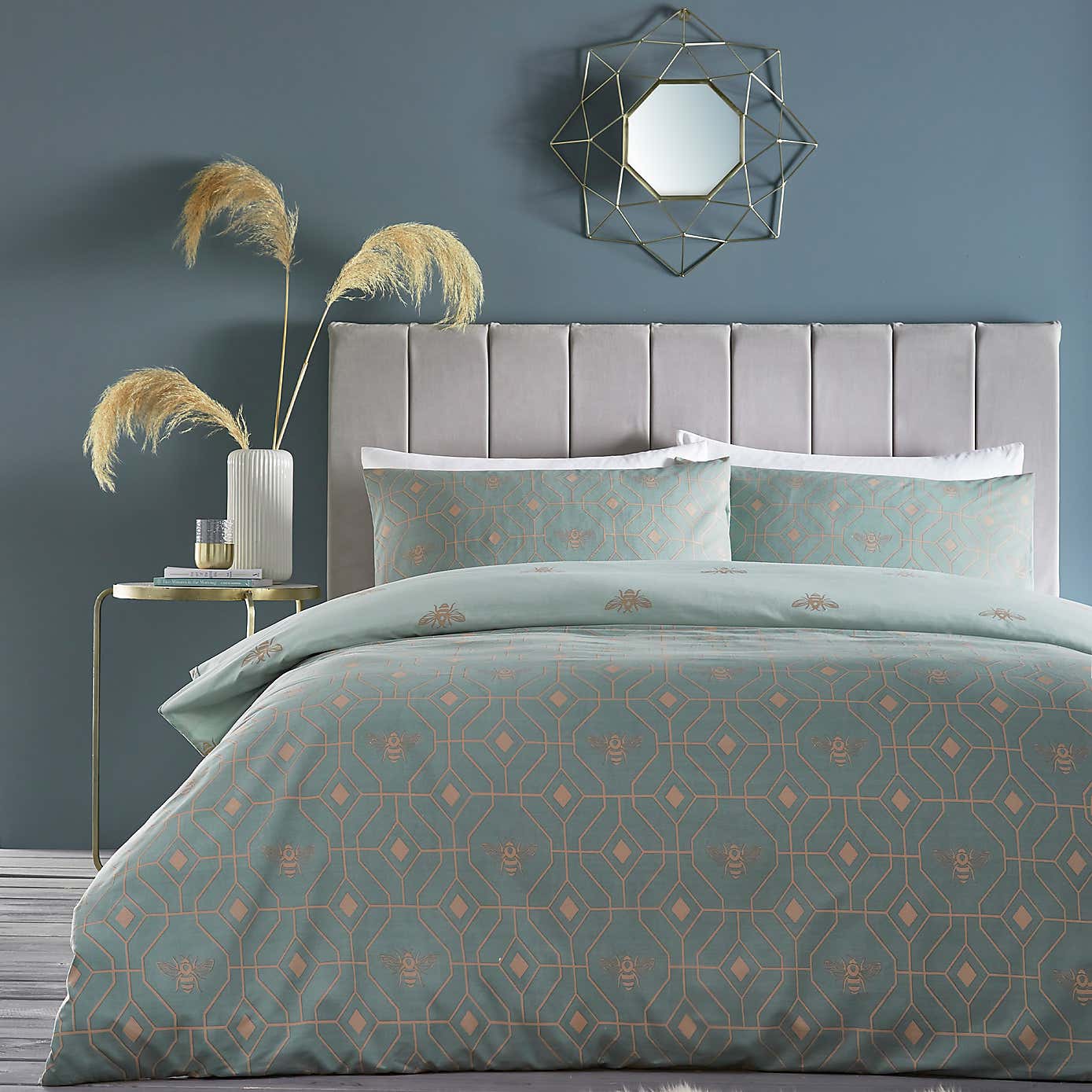 Furn. Bee Deco Duvet Cover and Pillowcase Set