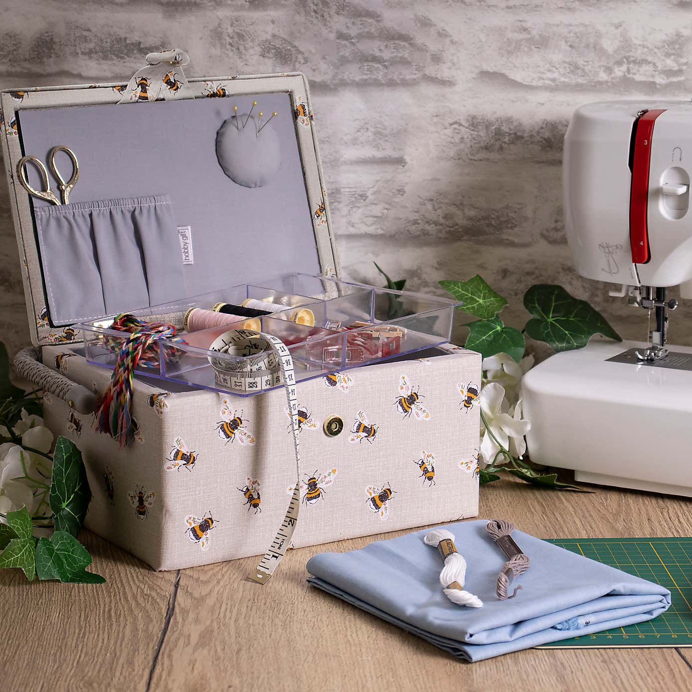 Hobby Gift Bee Medium Sewing Box