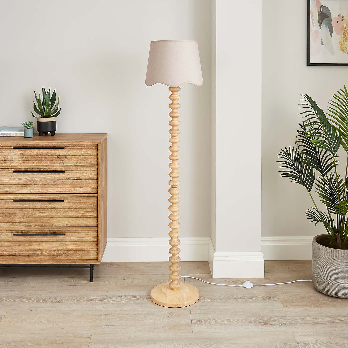 Scalloped Edge Linen Lamp Shade