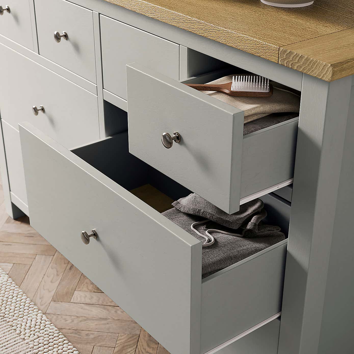 Olney Wide 8 Drawer Chest