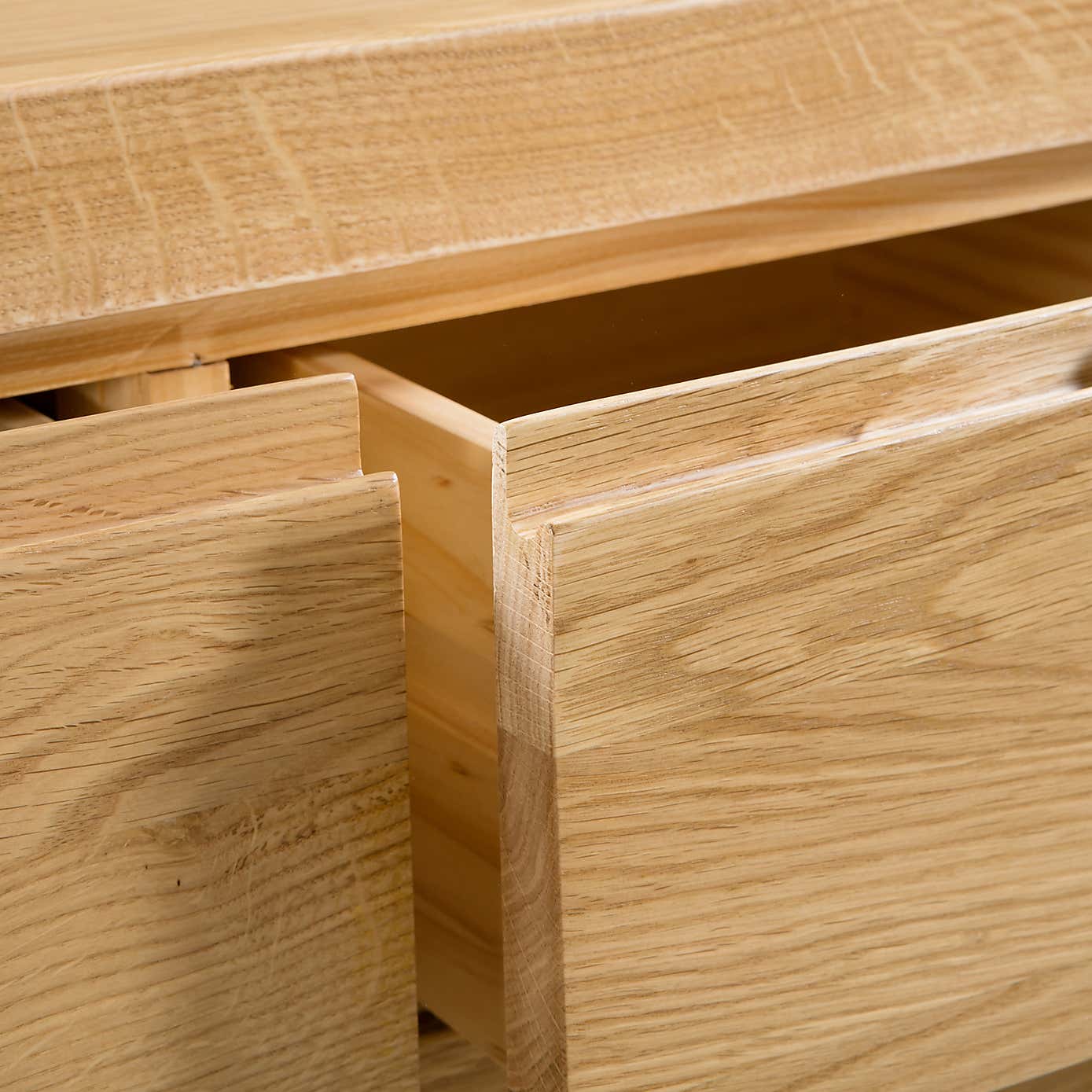 Curve Chest of Drawers