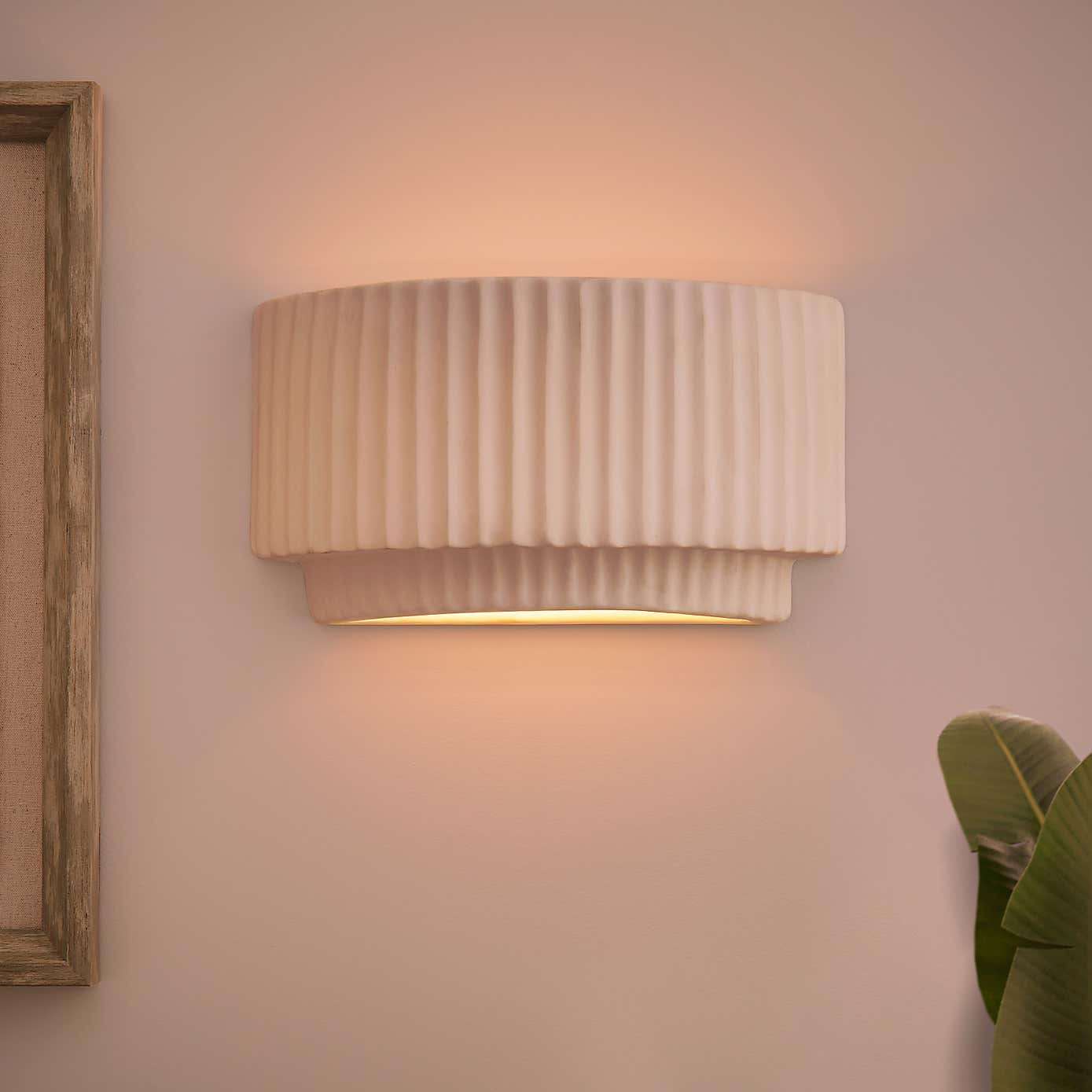 Aivon Ribbed Dimmable Wall Light