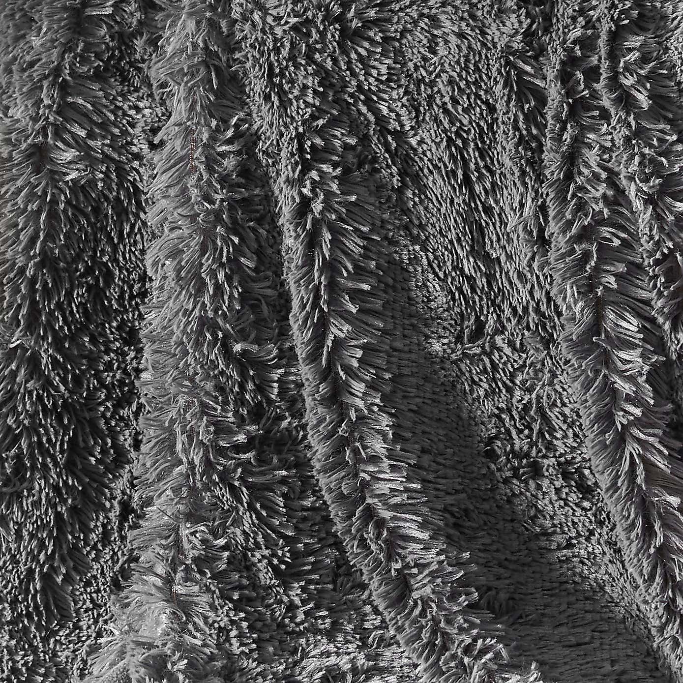 Cuddly Faux Fur Throw 150cm x 200cm