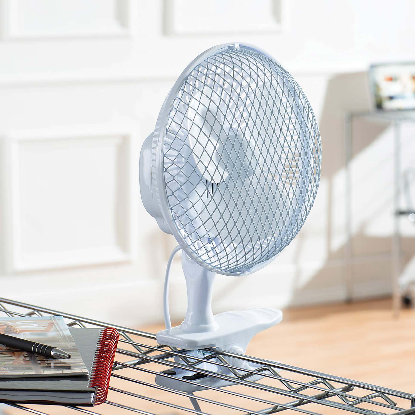 Clip On 2in1 White Desk Fan
