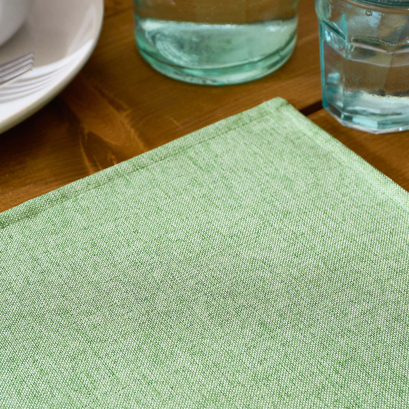 Set of 2 Water Resist Placemats