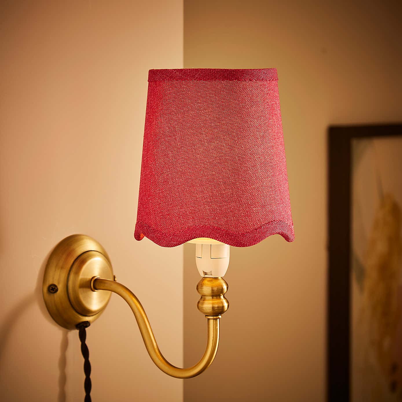 Scalloped Edge Linen Lamp Shade