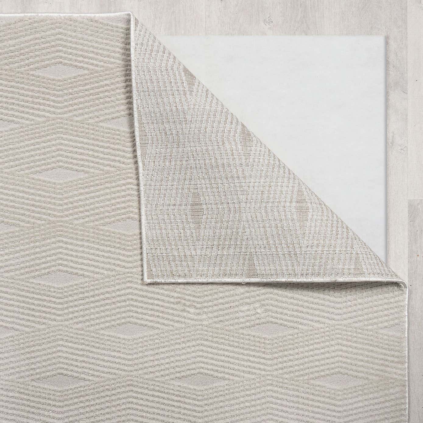 Via Diamond Textured Luxe Rug