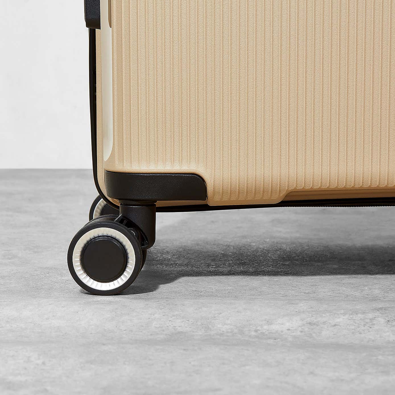 Rock Luggage Hudson Suitcase