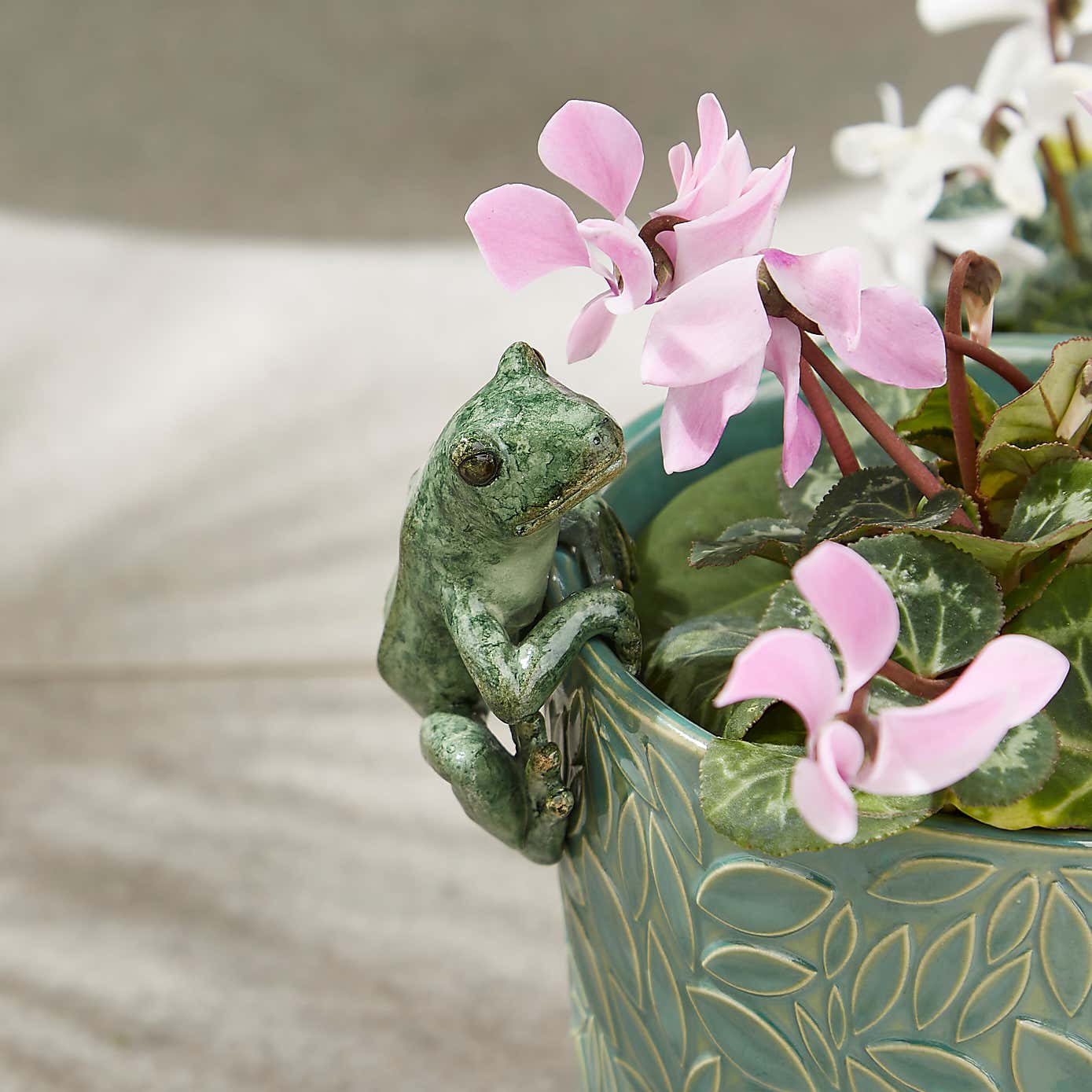 Resin Frog Pot Hanger