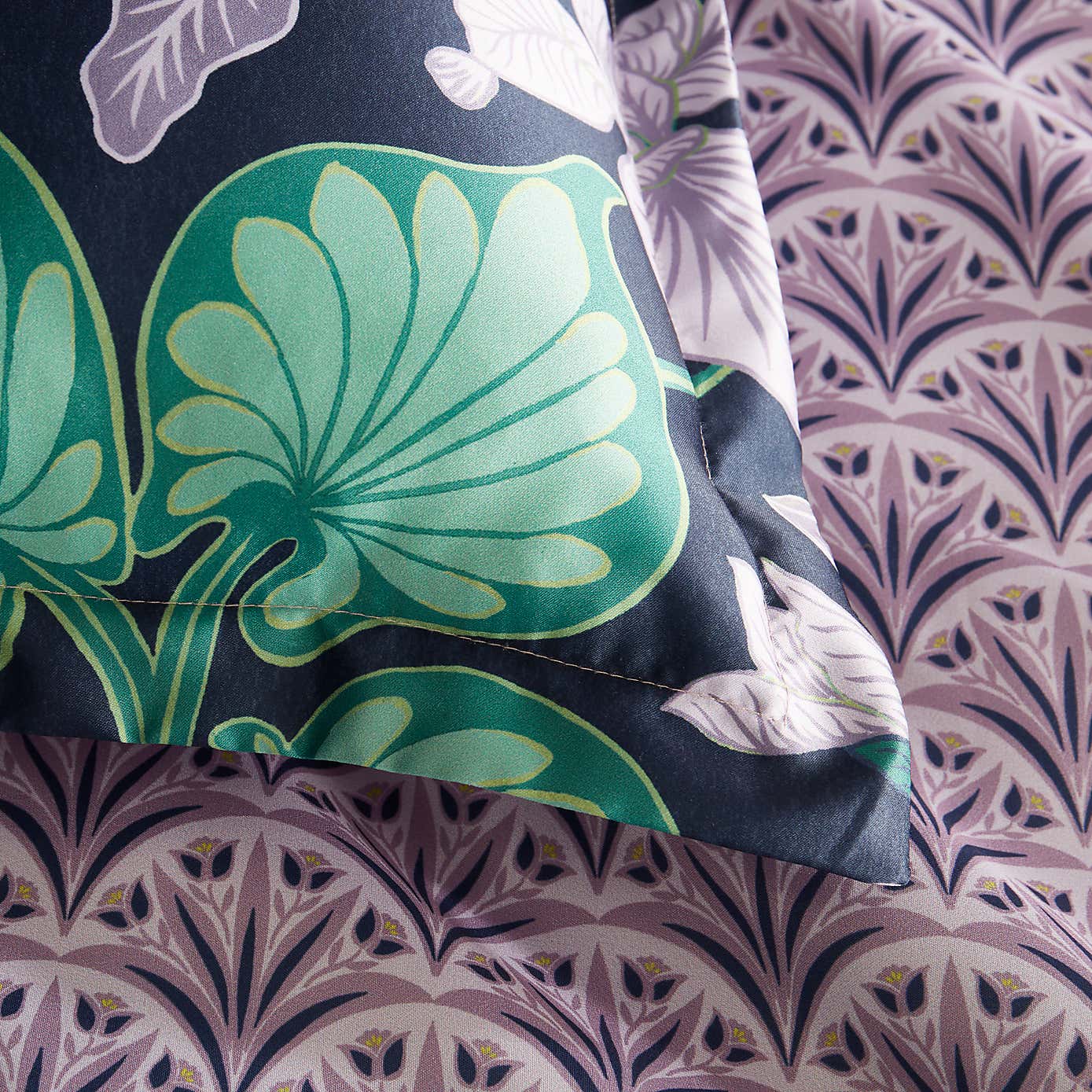 Nouveau Iris Oxford Pillowcase