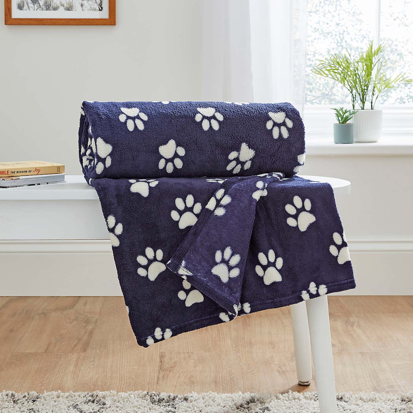 Printed Paw Print Throw