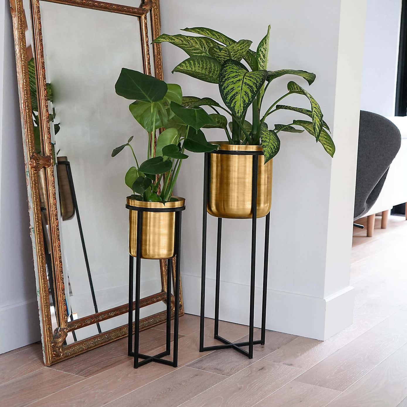 Calla Plant Pot With Stand