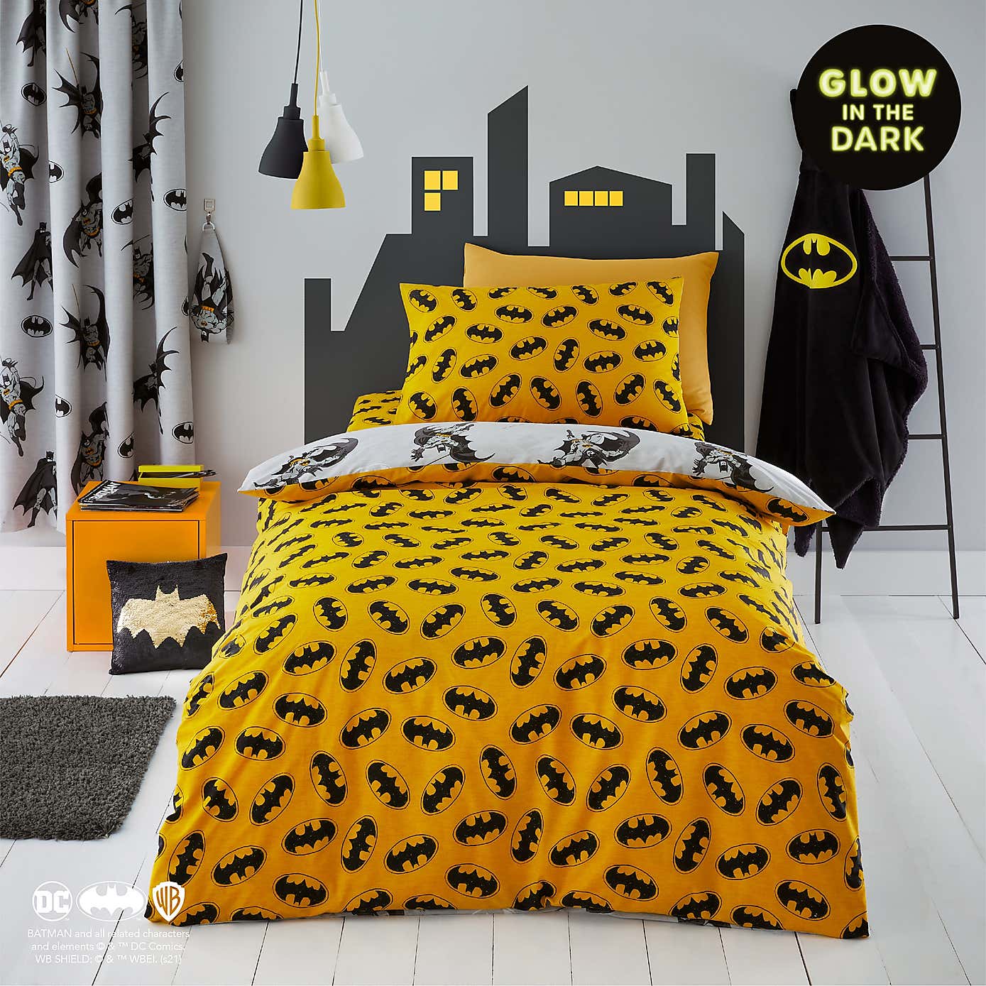 Batman Grey Reversible Glow in the Dark Duvet Cover and Pillowcase Set