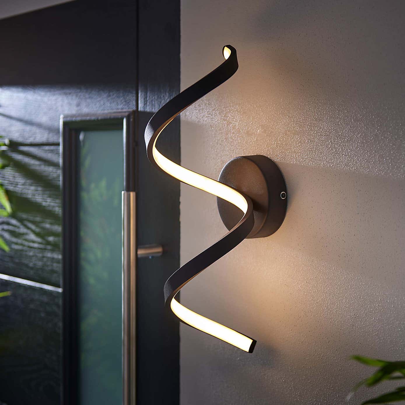 Vogue Alexi Outdoor Wall Light