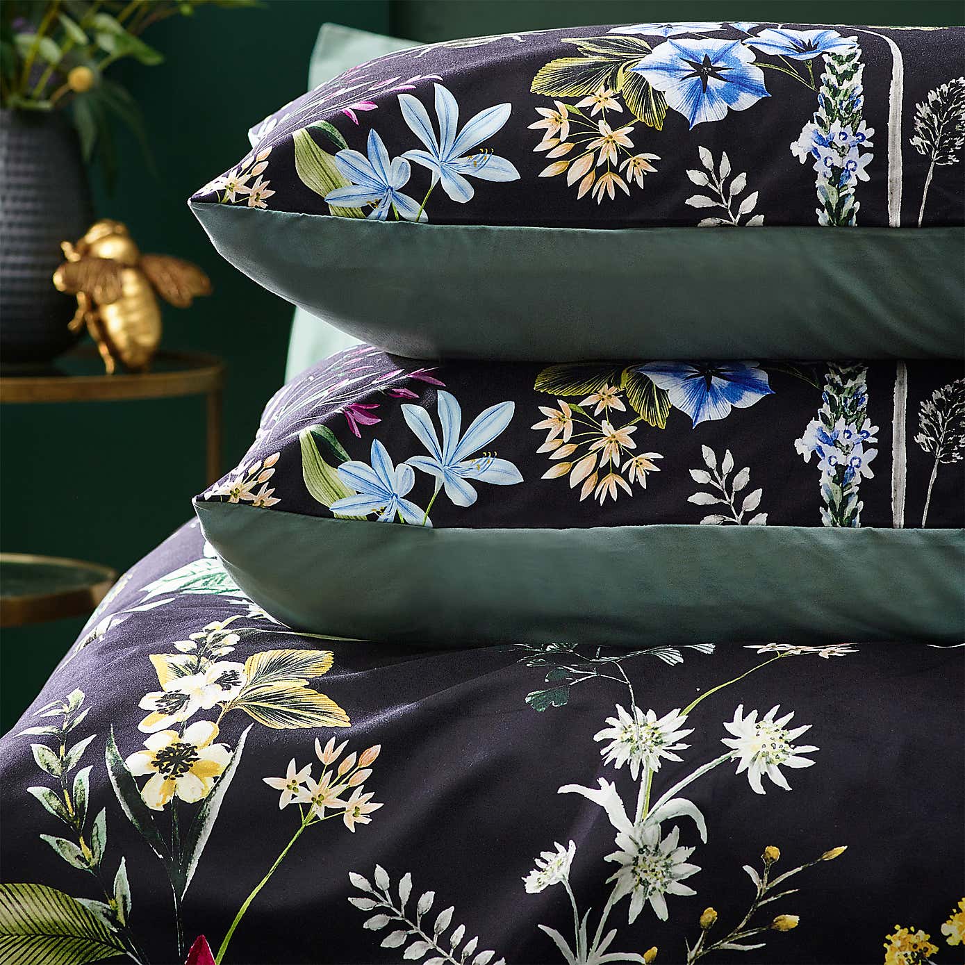 Wylder Midnight Bee Velvet Duvet Cover & Pillowcase Set, Black
