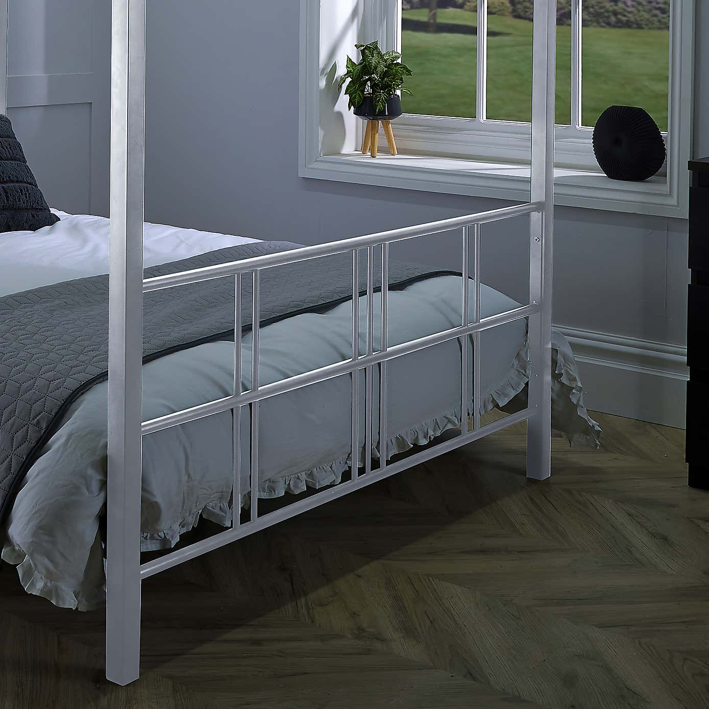 X Rocker Fern 4 Poster Bed with LED Lights